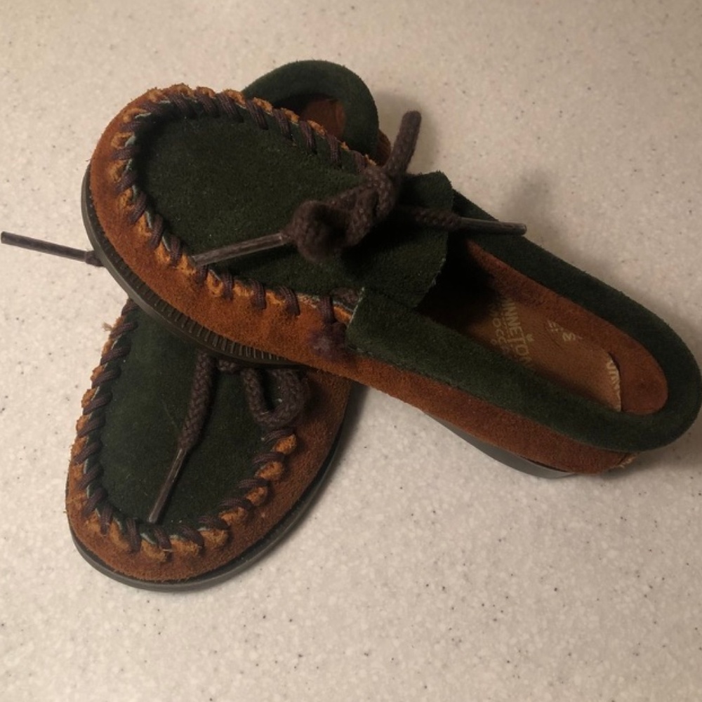 Gender neutral Minnetonkas | Sz 9.5 | EUC